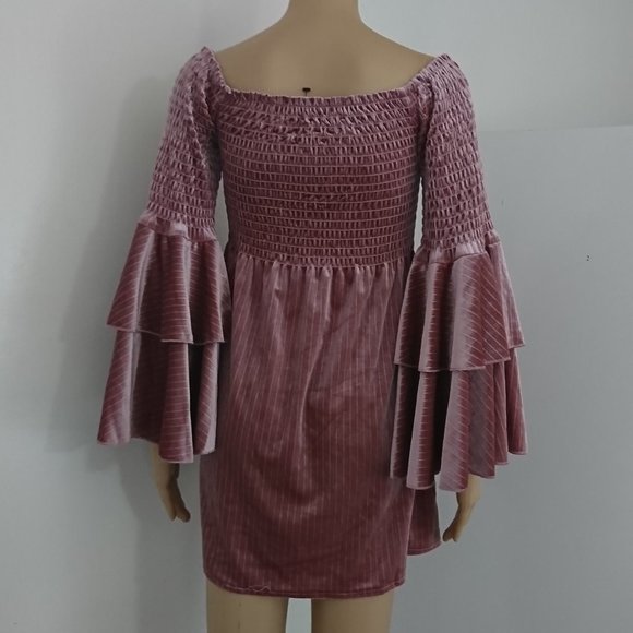 NWT Luxe Moda Velvet Bell Sleeve Dress Size S - Picture 3 of 6